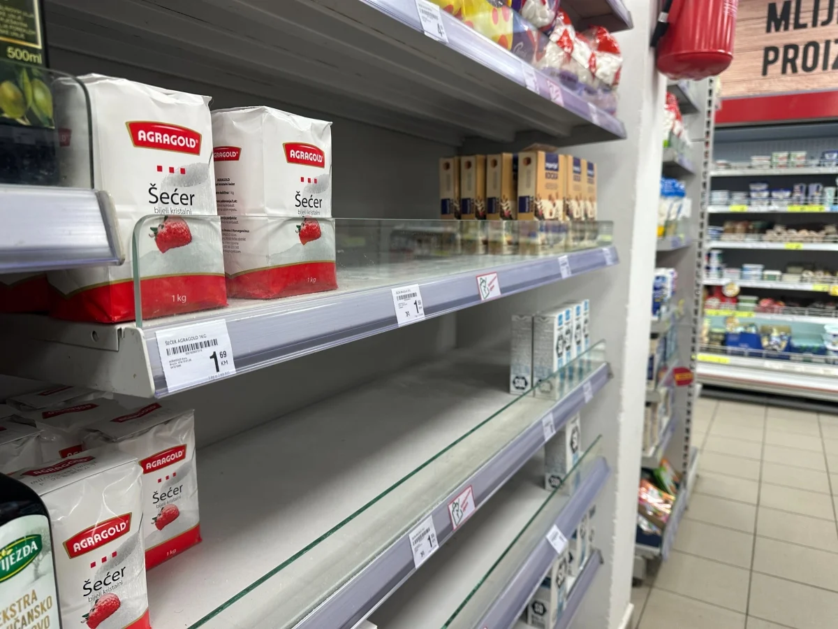 Građani BiH stvaraju zalihe osnovnih namirnica zbog bojazni od nestašice