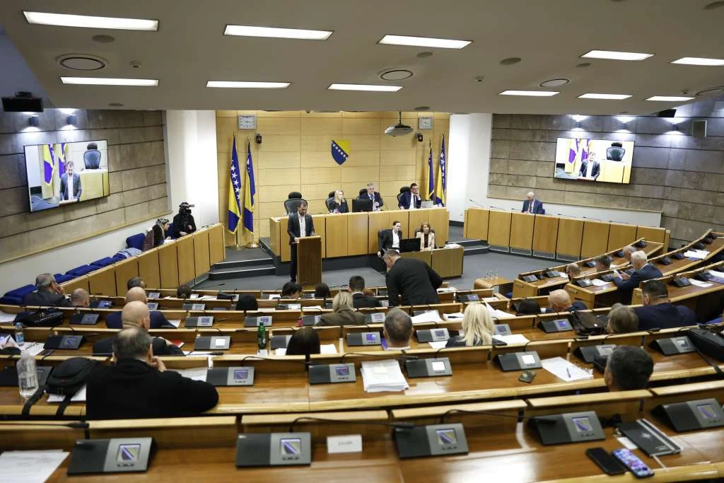 Završena sjednica: Predstavnički dom odobrio set zakona u oblasti reforme finansijskog i platnog sistema FBiH, Mioković smijenjen sa mjesta predsjedavajućeg