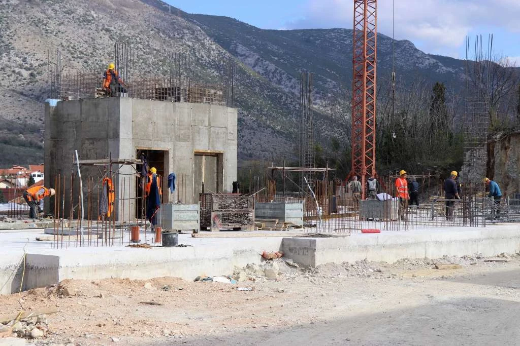 U BiH radi više od 7.000 stranih radnika, najtraženiji u građevini i turizmu