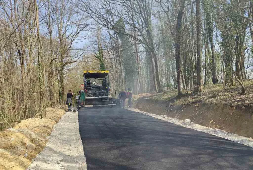 Radovi na putu „Gradina–Razbojna“ u MZ Bosanska Bojna privode se kraju