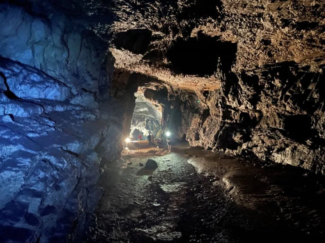 Odlukom o raspodjeli sredstava Vlade Federacije BiH, 70.000 KM za zaštitu lokaliteta Pećine Hukavica u Velikoj Kladuši