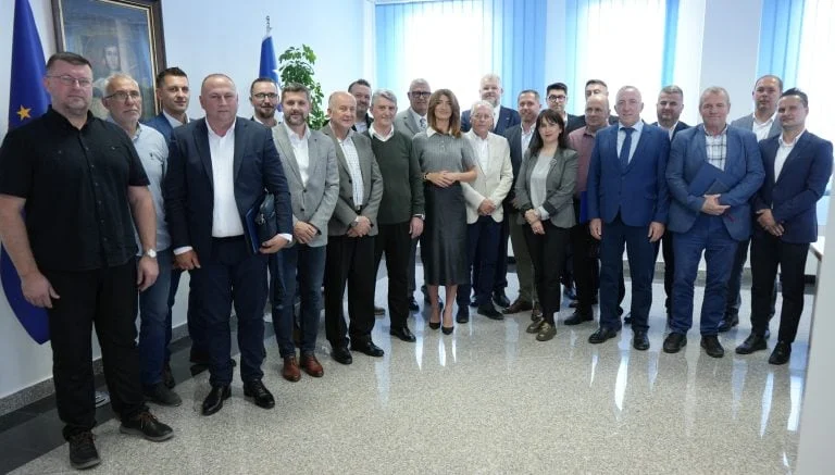 Načelnik Horvat u Federalnom ministarstvu prometa i komunikacija: Potpisani ugovori za dva putna pravca u Velikoj Kladuši