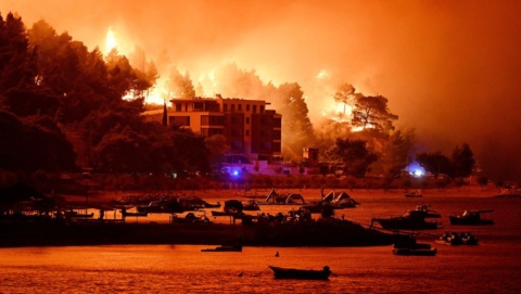 Tri hrvatska državljanina i Poljakinja podmetnuli 10 požara na hrvatskoj obali, u kućama im našli oružje