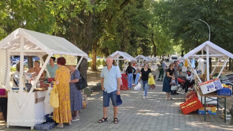 Mirisi domaćih proizvoda stigli u grad: Počeli „Kladuški dani poljoprivrede 2026“