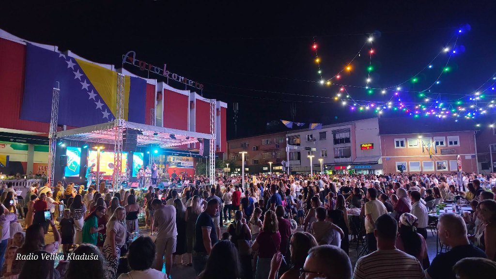 Tropico Band oduševio publiku na Kladuškom ljetu
