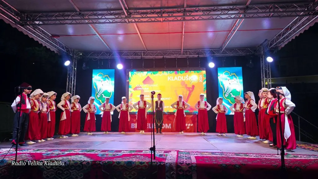 Folklorna večer u Podzvizdu:Tradicija predstavljena kroz pjesmu i igru