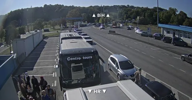 Magla jutros smanjuje vidljivost, duga kolona vozila na izlazu iz BiH na GP Velika Kladuša