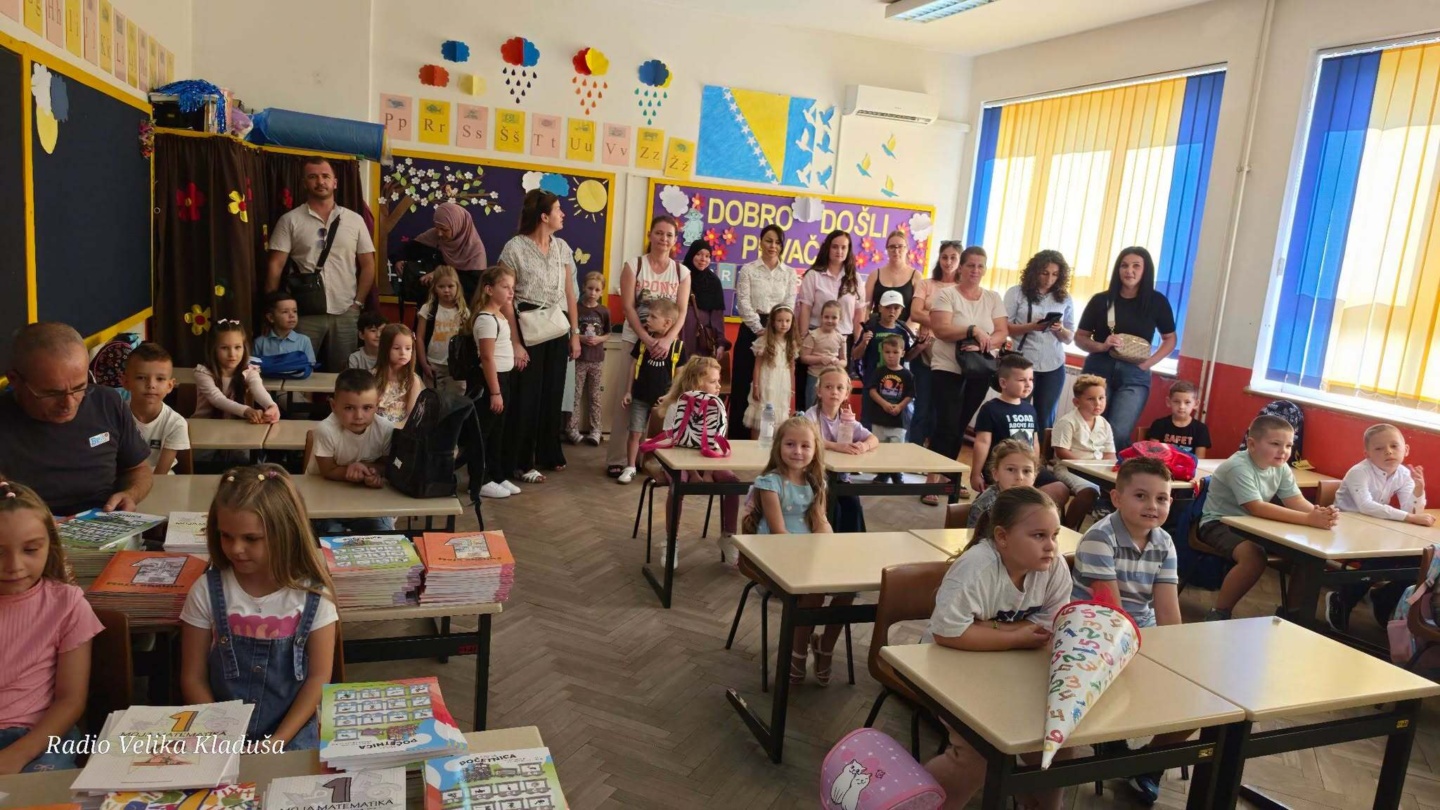Osnovne škole na području Velike Kladuše upisale 309 prvačića