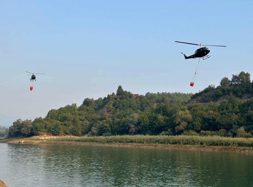Helikopteri Oružanih snaga BiH gase požare u Bihaću, Kalesiji, Drvaru i Prozor-Rami