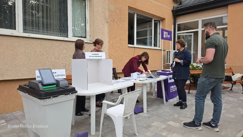 U Velikoj Kladuši počelo testiranje novih izbornih tehnologija