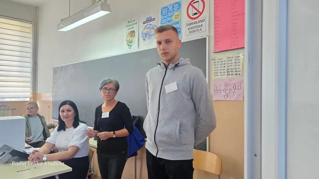 OIK Velika Kladuša: Sva biračka mjesta su otvorena