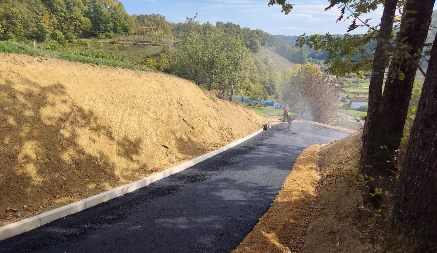 Privode se kraju radovi na rekonstrukciji nekategorisanog puta Purići – spoj sa M 4.2, MZ Todorovo